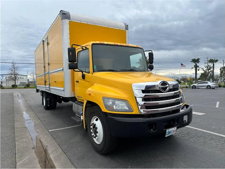 YELLOW, 2017 HINO TRUCK Image 2