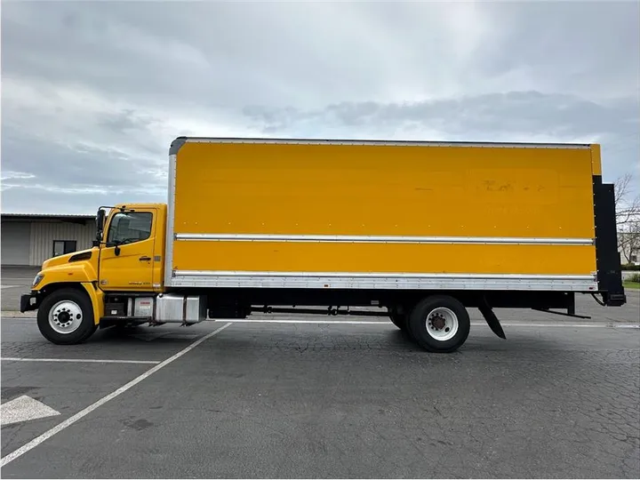 YELLOW, 2017 HINO TRUCK Image 9