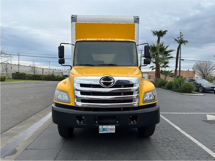 YELLOW, 2017 HINO TRUCK Image 3