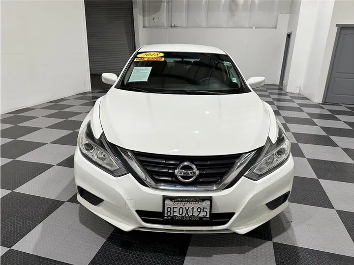 WHITE, 2018 NISSAN ALTIMA Image 3