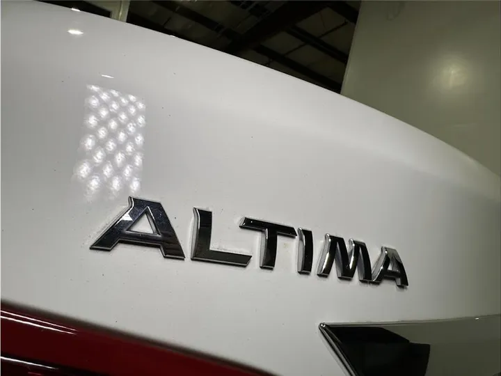 WHITE, 2018 NISSAN ALTIMA Image 21