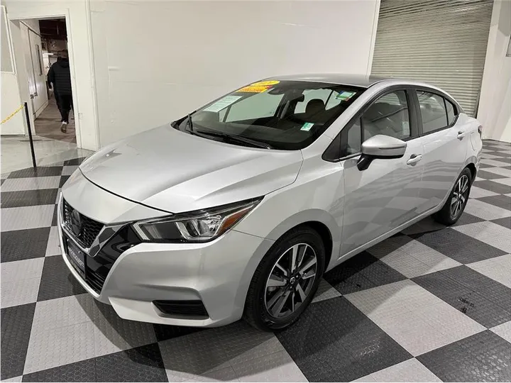 SILVER, 2021 NISSAN VERSA Image 9