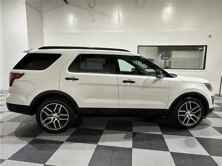 WHITE, 2016 FORD EXPLORER Image 4