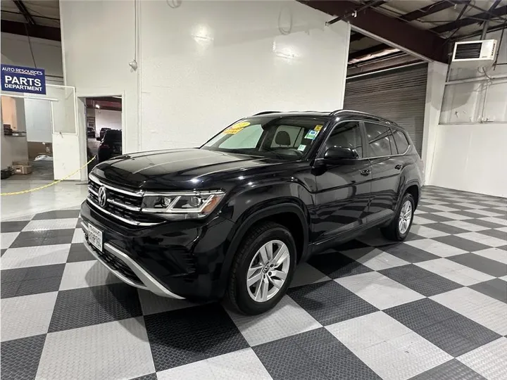 BLACK, 2021 VOLKSWAGEN ATLAS Image 9