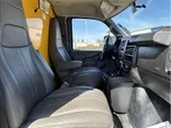 YELLOW, 2018 GMC SAVANA COMMERCIAL CUTAWAY Thumnail Image 17