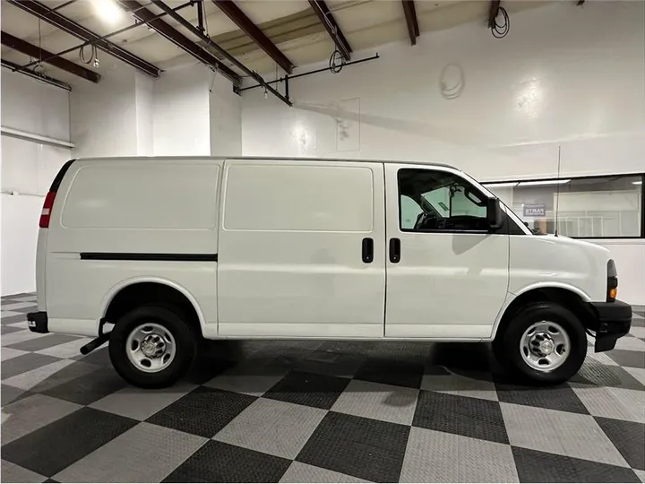 WHITE, 2021 CHEVROLET EXPRESS 2500 CARGO Image 4