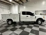 NO COLOR, 2017 FORD F350 SUPER DUTY CREW CAB & CHASSIS Thumnail Image 4