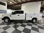 NO COLOR, 2017 FORD F350 SUPER DUTY CREW CAB & CHASSIS Thumnail Image 8