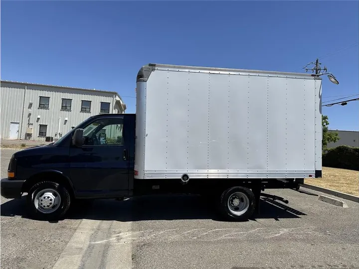 BLUE, 2013 CHEVROLET EXPRESS COMMERCIAL CUTAWAY Image 10