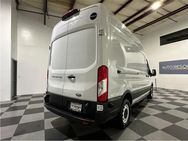 WHITE, 2018 FORD TRANSIT 250 VAN Image 4