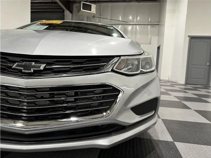 SILVER, 2018 CHEVROLET CRUZE Image 10