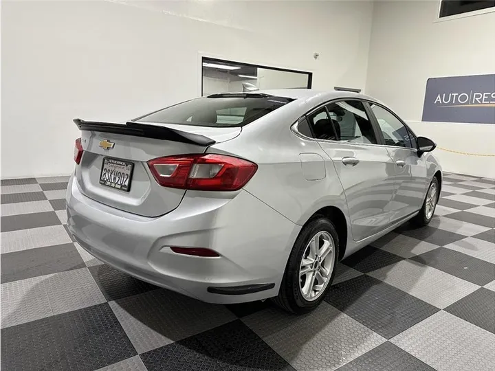 SILVER, 2018 CHEVROLET CRUZE Image 5