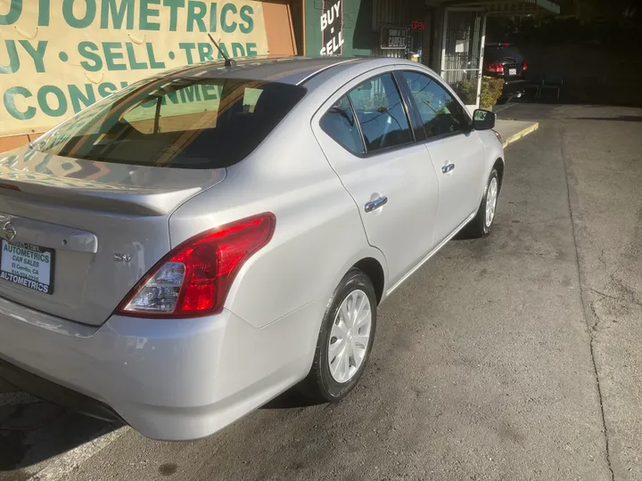 SILVER, 2019 NISSAN VERSA Image 4