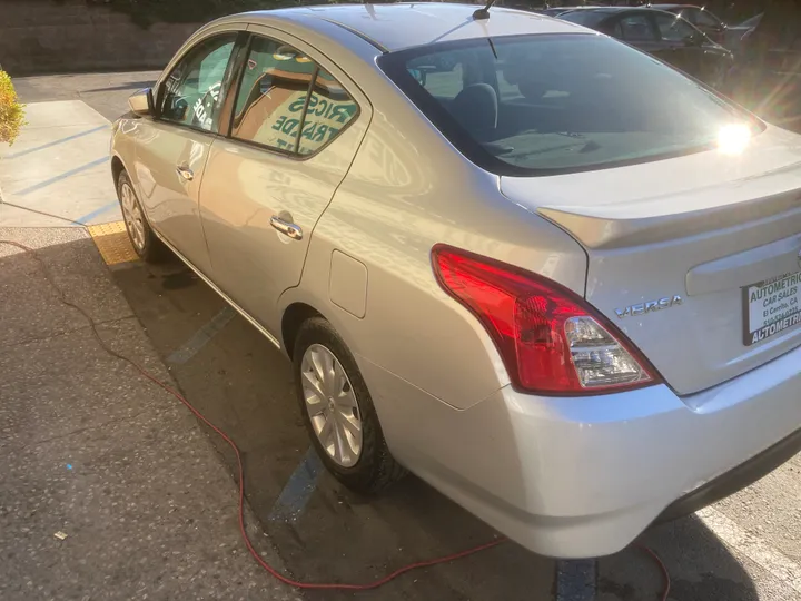 SILVER, 2019 NISSAN VERSA Image 5