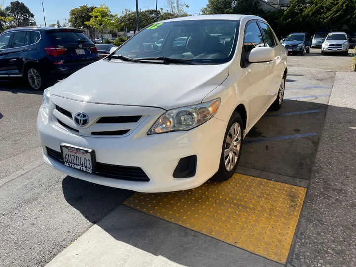 WHITE, 2012 TOYOTA COROLLA Image 2