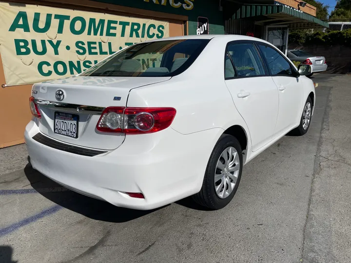 WHITE, 2012 TOYOTA COROLLA Image 4