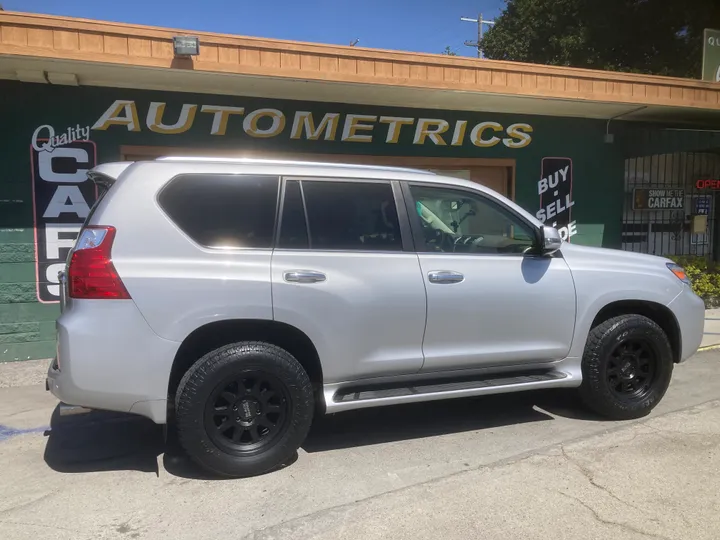 GREY, 2011 LEXUS GX Image 4