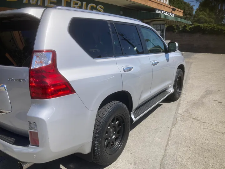 GREY, 2011 LEXUS GX 460 SUV Image 5