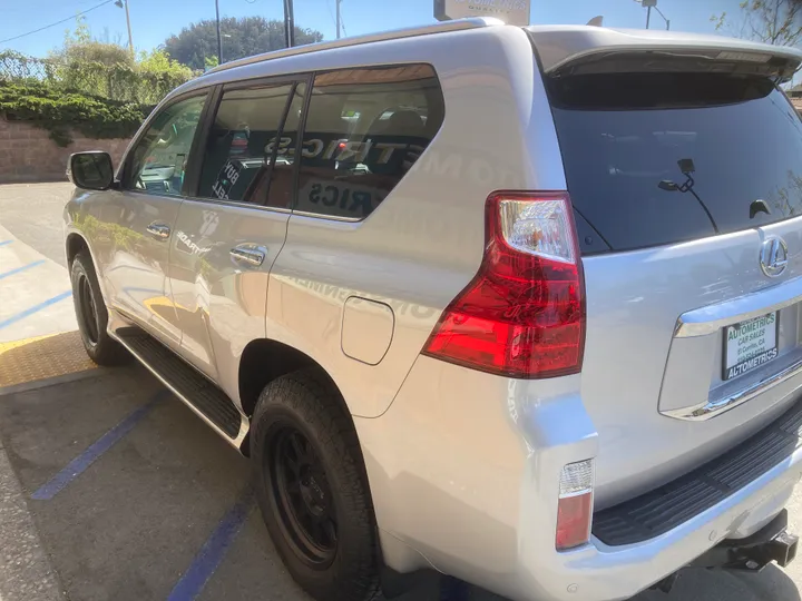 GREY, 2011 LEXUS GX Image 6