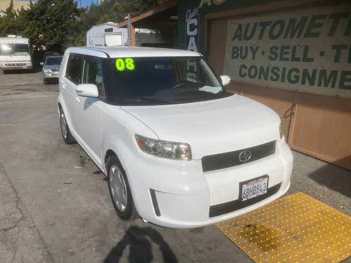 WHITE, 2008 SCION XB Image 2