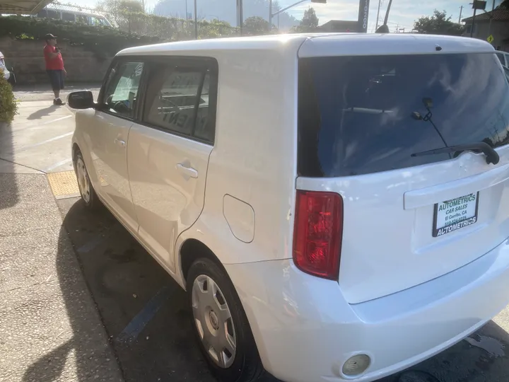 WHITE, 2008 SCION XB Image 5