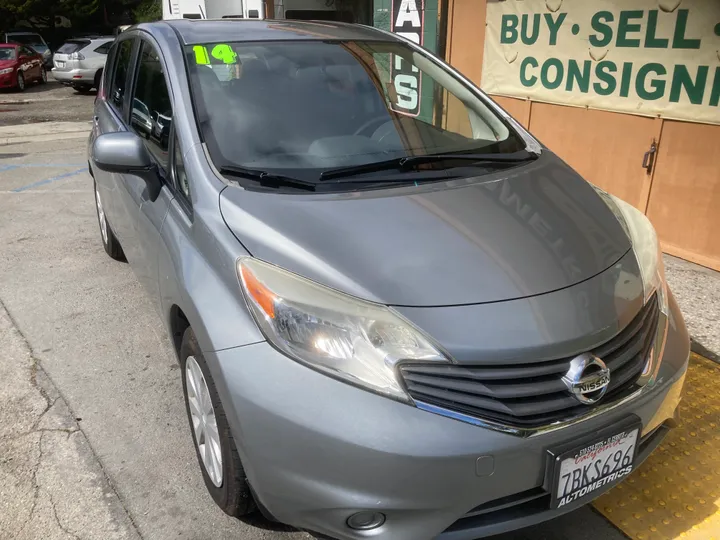 GRAY, 2014 NISSAN VERSA Image 2