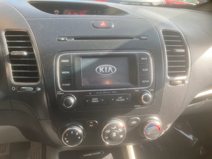 BLUE, 2016 KIA FORTE Image 14