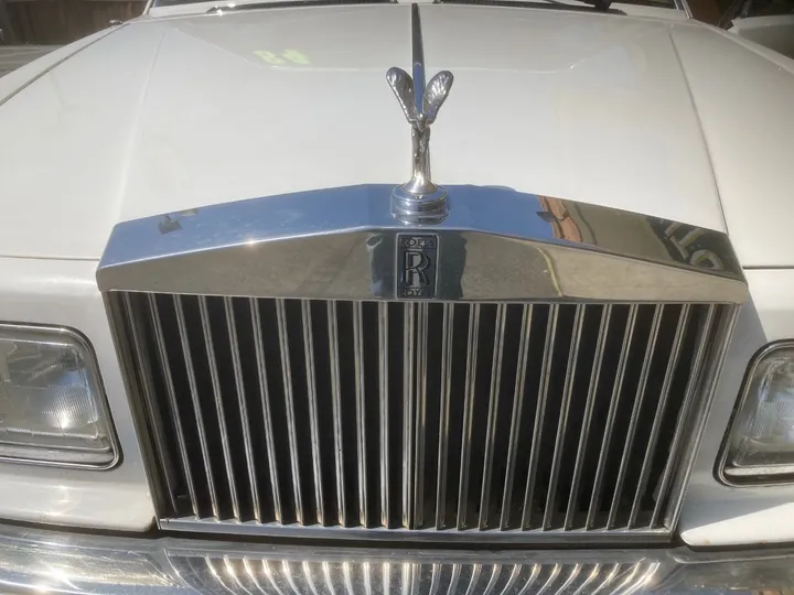 WHITE, 1984 ROLLS-ROYCE SILVER SPIRIT II Image 17