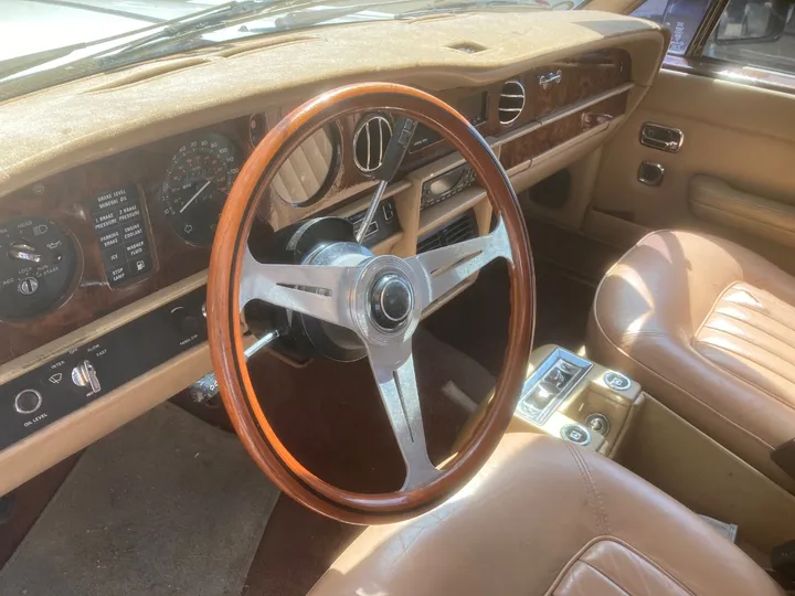 WHITE, 1984 ROLLS-ROYCE SILVER SPIRIT II Image 8