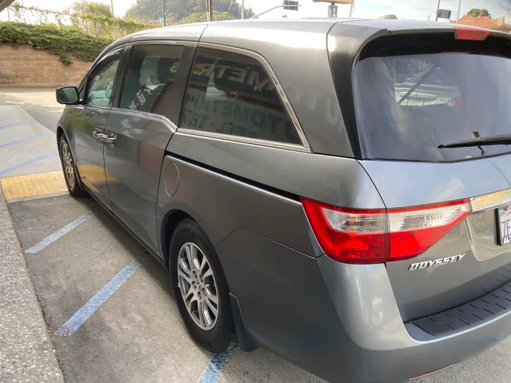 GRAY, 2012 HONDA ODYSSEY Image 6