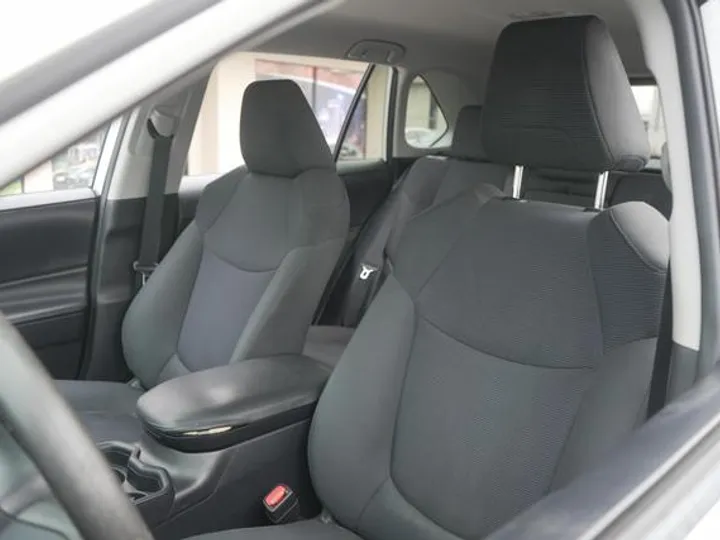 WHITE, 2019 TOYOTA RAV4 Image 10