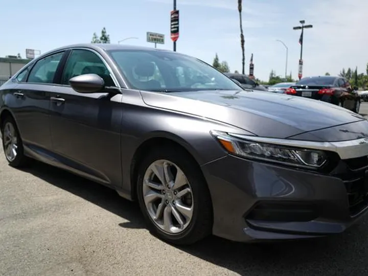 2019 HONDA ACCORD Image 9