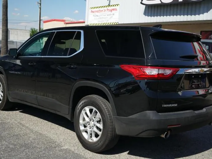 BLACK, 2021 CHEVROLET TRAVERSE Image 4