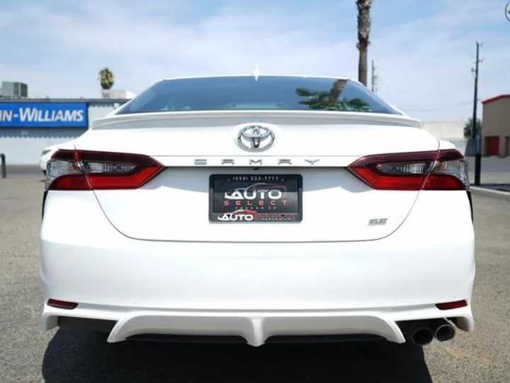 WHITE, 2022 TOYOTA CAMRY Image 6