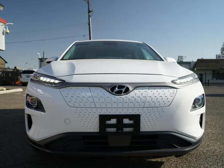 WHITE, 2021 HYUNDAI KONA ELECTRIC Image 2