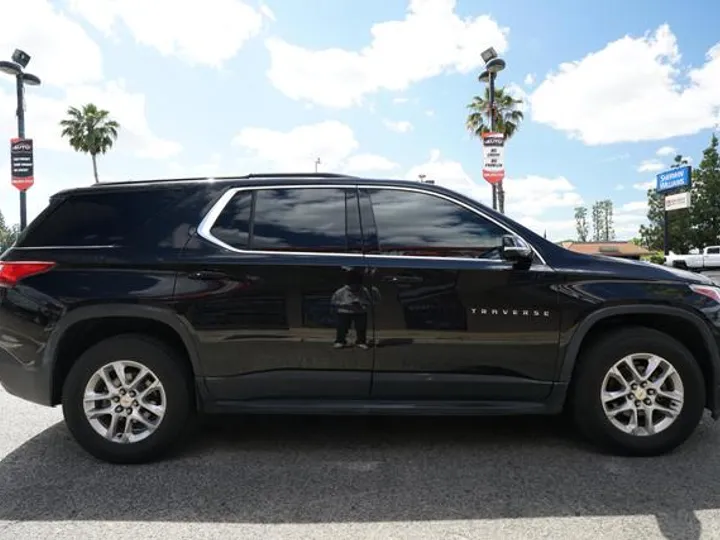 BLACK, 2020 CHEVROLET TRAVERSE Image 8