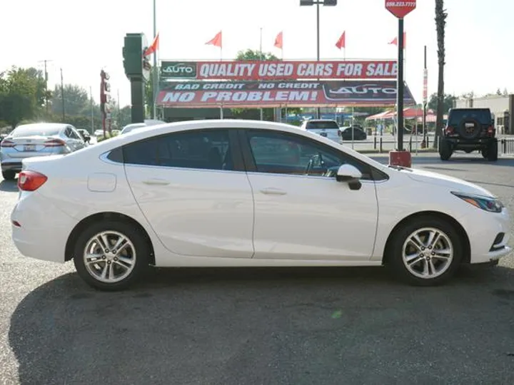 2017 CHEVROLET CRUZE Image 8