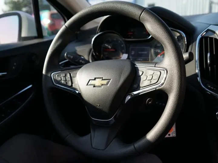 2017 CHEVROLET CRUZE Image 19