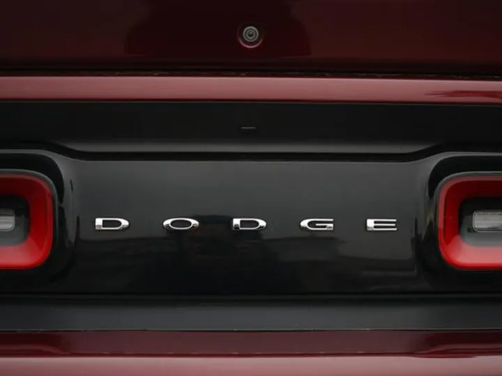 BURGUNDY, 2018 DODGE CHALLENGER Image 27