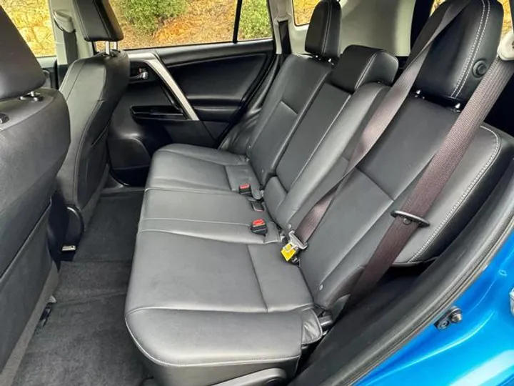 BLUE, 2016 TOYOTA RAV4 Image 19