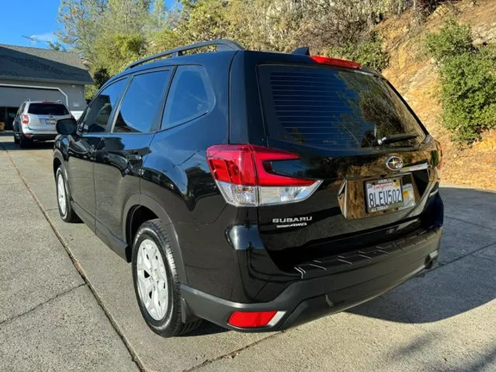 BLACK, 2019 SUBARU FORESTER Image 4