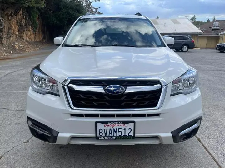 WHITE, 2018 SUBARU FORESTER Image 9