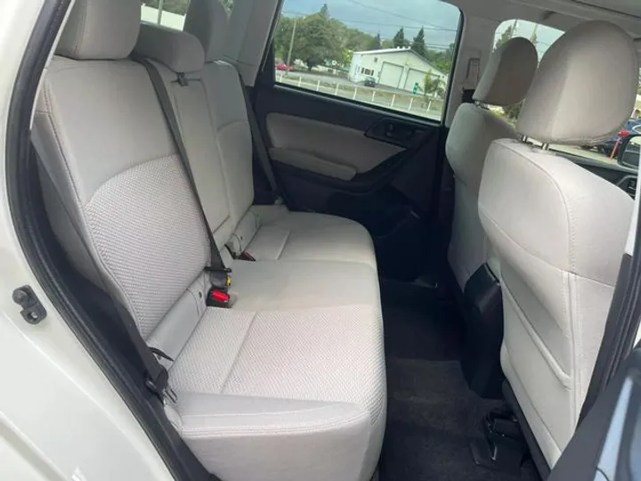 WHITE, 2018 SUBARU FORESTER Image 20