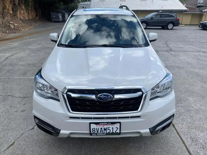 WHITE, 2018 SUBARU FORESTER Image 10