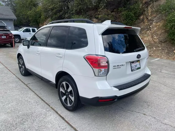 WHITE, 2018 SUBARU FORESTER Image 3