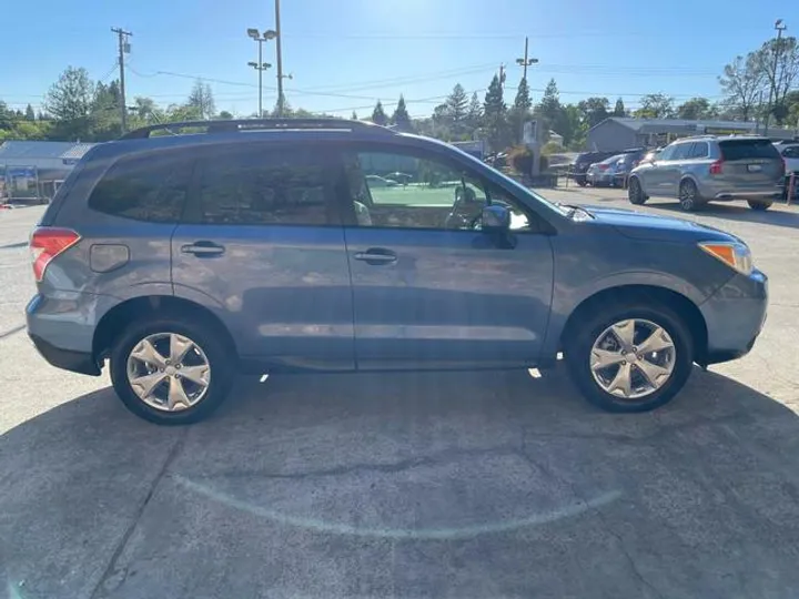 BLUE, 2015 SUBARU FORESTER Image 8