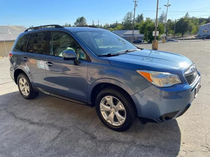 BLUE, 2015 SUBARU FORESTER Image 9