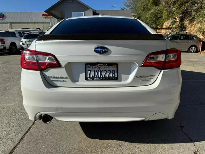 WHITE, 2015 SUBARU LEGACY Image 5