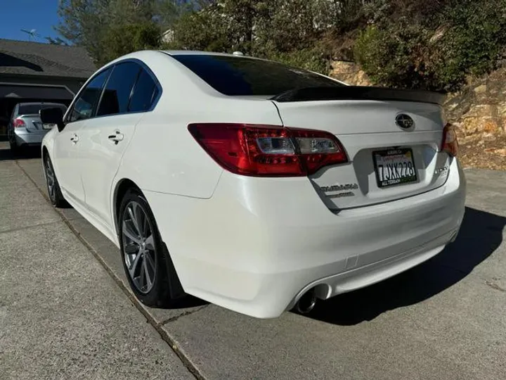 WHITE, 2015 SUBARU LEGACY Image 4