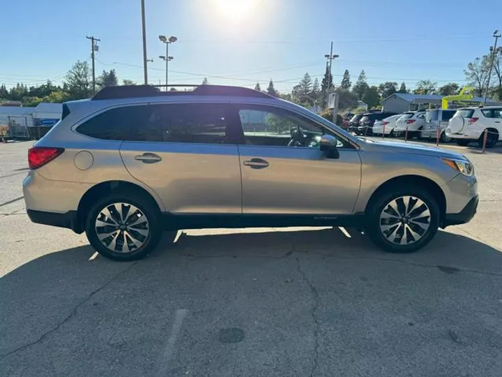 SILVER, 2017 SUBARU OUTBACK Image 8